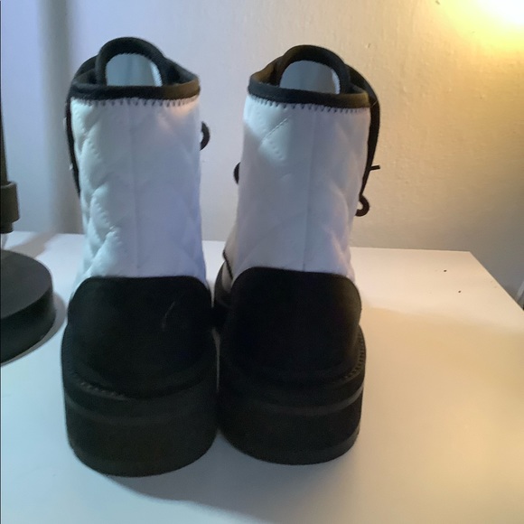 Chanel boots , 100% authentic - Picture 9 of 11